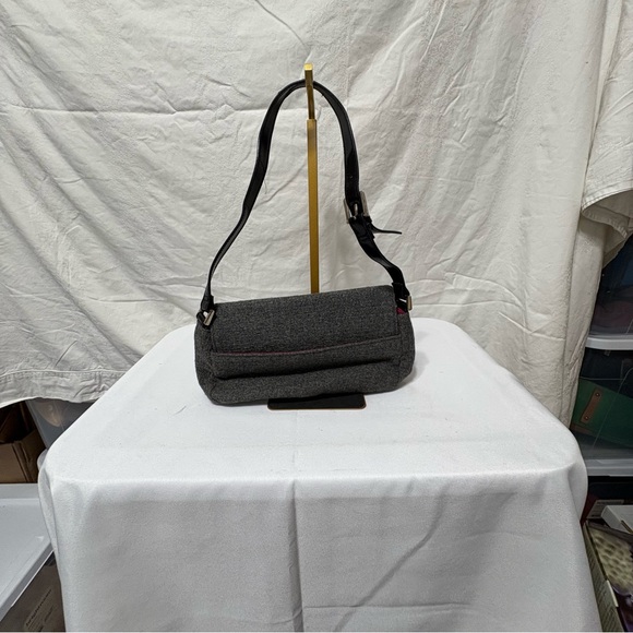 Baguette bag in grey wool and black leather with silver-tone hardware. - Picture 3 of 8